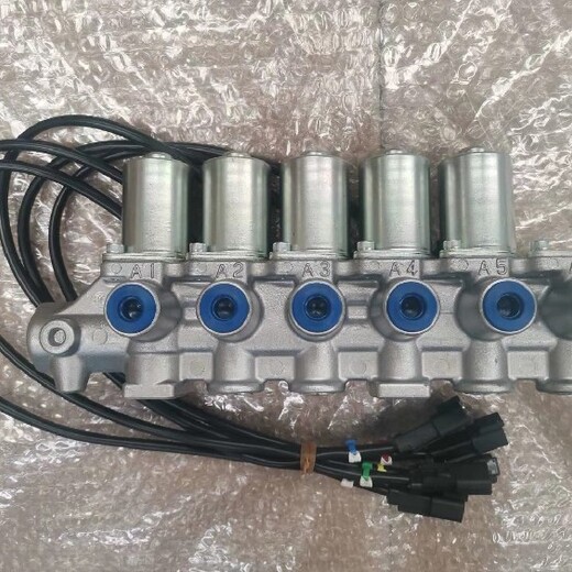 挖掘機(jī)PC360-7噴油器總成6743-11-3320適用性強(qiáng)便于安裝