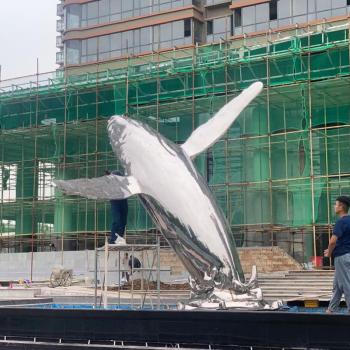 镜面不锈钢鲸鱼雕塑定制厂家