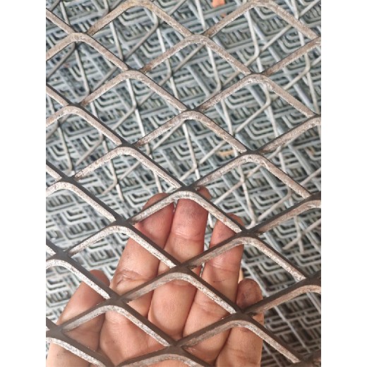天津生产菱形钢板网报价及图片-菱形钢板网厚度