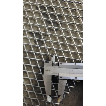 山东生产菱形钢板网实体工厂-菱形钢板网价格