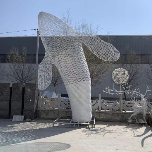 宁夏生产不锈钢丝编制镂空动物雕塑型号