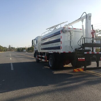 海西定日鏡清洗車(chē)程力牌光伏板清洗車(chē)電話