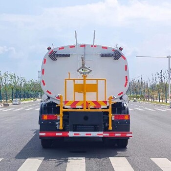 太原環(huán)衛(wèi)灑水車程力威牌灑水車功能