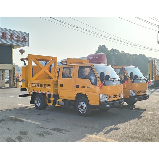 四川阿坝高速公路防撞车防撞缓冲车