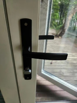 對開高清網防盜紗門-防蚊蠅紗門-意美達窗業(yè)