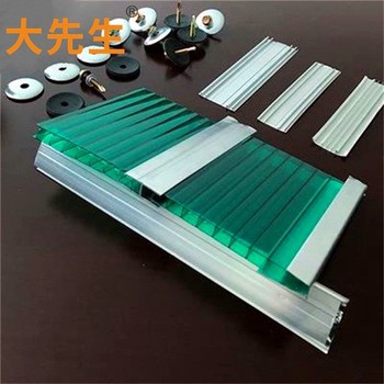 透明多層陽(yáng)光板使用壽命