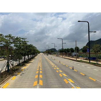南寧小區(qū)消防通道劃線施工隊(duì)伍