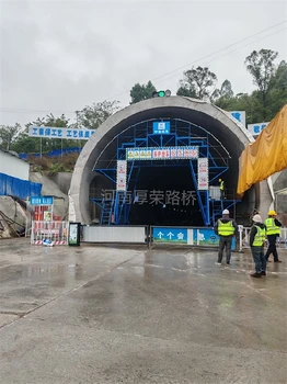 廣安厚榮隧道噴淋養(yǎng)護(hù)臺車