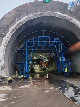 順義厚榮隧道噴淋養(yǎng)護(hù)臺車