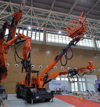 三臂拱錨臺車工作視頻拱架臺車