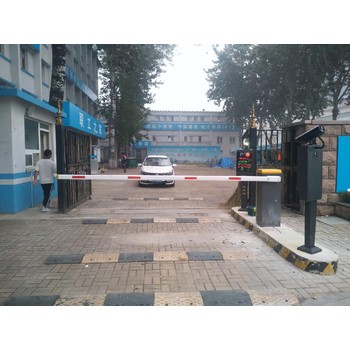 煙臺福山區(qū)高清停車場車牌識別系統(tǒng)多少錢,道閘一體機安裝