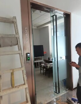 西安電動門維修安裝，電動門禁安裝，維修玻璃電動門，維修伸縮門