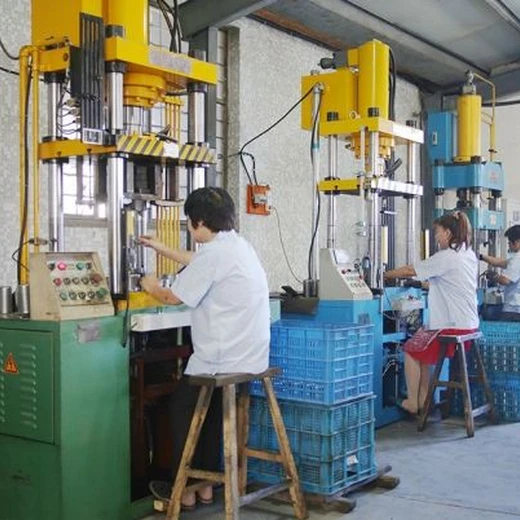 羅湖二手五金機械設備回收,回收立式成型機冷注壓平板硫化機