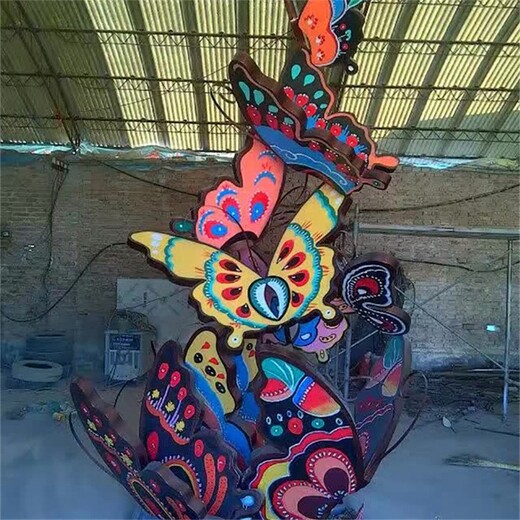 鐵藝鏤空蝴蝶雕塑大型發(fā)光動物雕塑加工廠家