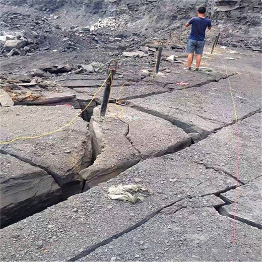 井下巷道开采使用二氧化碳爆破管