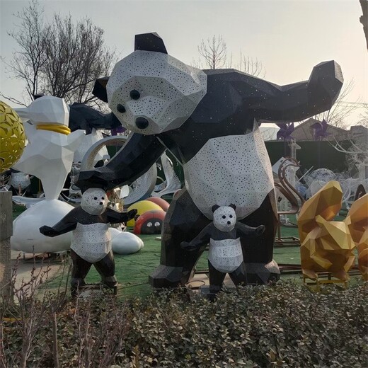 塊面動(dòng)物雕塑不銹鋼熊貓雕塑