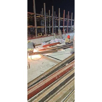 珠海橫琴鋼結(jié)構(gòu)消防梯搭建安裝鋼構(gòu)廠房換瓦