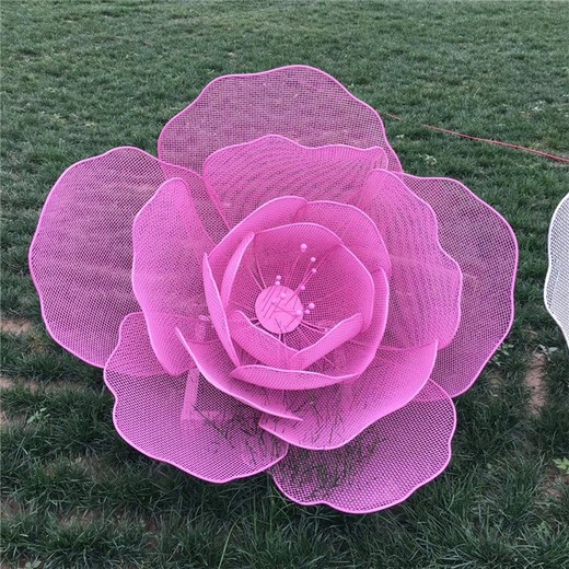 鐵藝發(fā)光花朵雕塑鋼絲網格花朵雕塑來圖定制