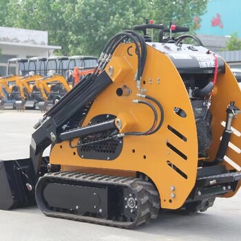 建筑工地站立式輪式滑移裝載機廠家報價履帶式滑移