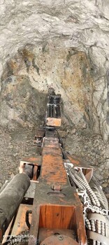 天津迷你礦山液壓錨桿臺車,礦用打錨桿鉆機(jī)