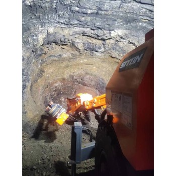 北京經營礦山液壓錨桿臺車,錨桿孔臺車