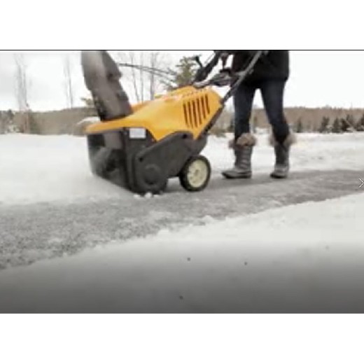 藍(lán)球場(chǎng)除雪機(jī)STM221,無懼寒冷點(diǎn)火快捷