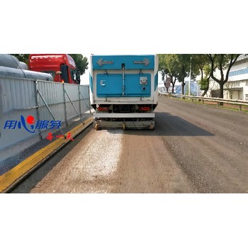 山西朔州機(jī)場(chǎng)使用后滾掃清掃車清掃地面吸塵王干濕兩用吸塵車