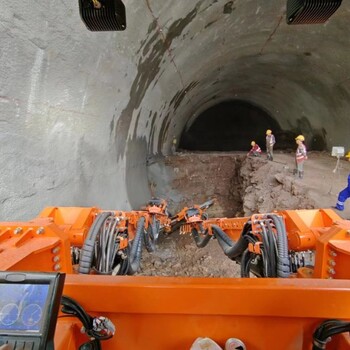 鑫通機械Z20全工法鑿巖臺車助力重慶大足區棋盤山高鐵隧道