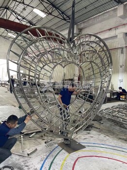 不銹鋼鏤空愛心雕塑廠家定制不銹鋼雕塑