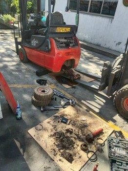 普陀叉車維修-上海德添叉車林德H35漏油維修