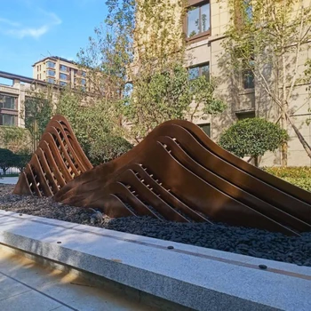 不銹鋼抽象假山雕塑，藝術(shù)感的景觀小品