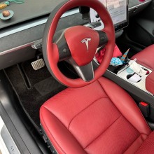 特斯拉Model3内饰翻新，全新波尔多红色点亮驾驶空间”图片
