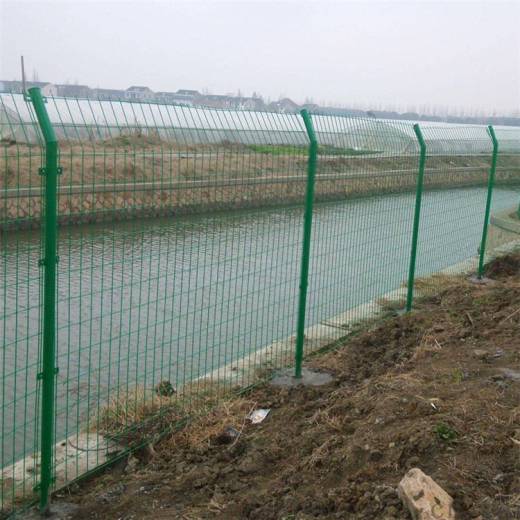 池塘水库隔离绿色铁丝围网护栏网水渠隔离铁丝网成都销售厂家