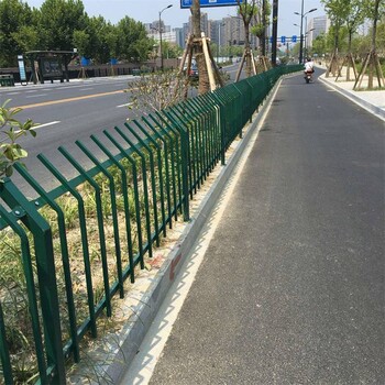馬路綠化帶隔離護欄防護柵欄隔離帶草坪鋅鋼圍欄戶外欄桿