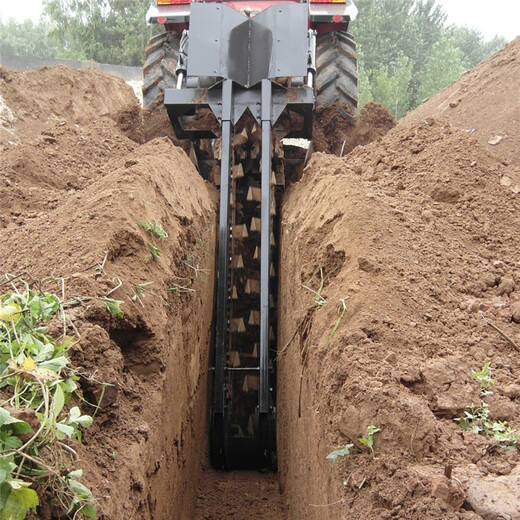 手扶鏈條式開溝機(jī)多功能果園農(nóng)田挖溝機(jī)小型埋管開槽機(jī)柴油拋溝機(jī)