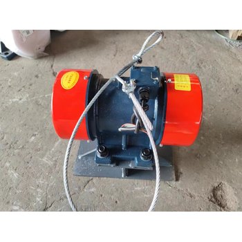 礦石分級物料分級1530型直線振動篩ZDJ-3.0-6振動電機