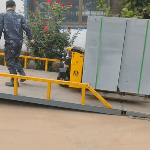 廣西工地搬磚車，工地叉車選擇天宇力士越野叉車電動搬運車