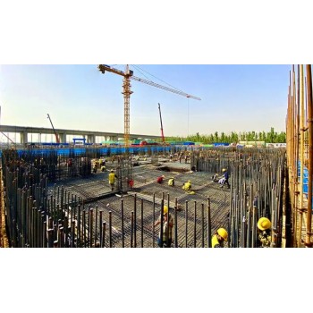 急招出国劳务迪拜乌兹别克斯坦钢结构安装工铆工大公司月薪2万