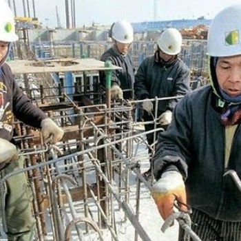 湖北黄冈人出国赚钱年薪30w包吃包处正规工签