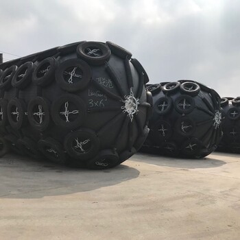 船用便攜式充氣靠球廠家定制黑色防撞浮球帶護套橡膠護舷