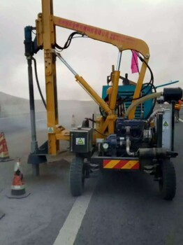 公路打樁機(jī)租賃公路打樁機(jī)施工護(hù)欄板安裝