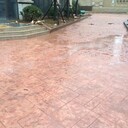 平頂山現(xiàn)澆人行道路面壓花地坪C25彩色混凝土壓模道路施工