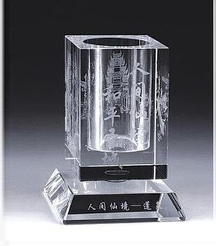 西安雕刻水晶擺件西安水晶獎(jiǎng)杯獎(jiǎng)牌筆筒廠家特批價(jià)