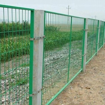 供應(yīng)鞍山雙邊護(hù)欄網(wǎng)沈陽公路防護(hù)網(wǎng)大連小區(qū)球場圍欄網(wǎng)