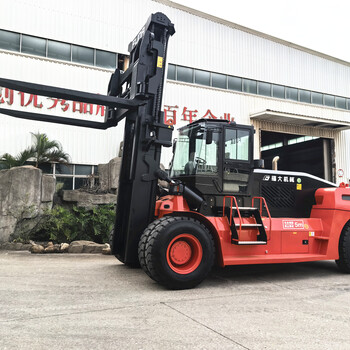 國(guó)產(chǎn)30噸叉車(chē)32噸35噸重型叉車(chē)供應(yīng)國(guó)四排放發(fā)動(dòng)機(jī)FD300叉車(chē)