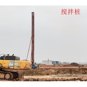 清明時(shí)節(jié)雨紛紛東莞市樟木頭鎮(zhèn)旋挖樁施工單位開工風(fēng)雨無阻