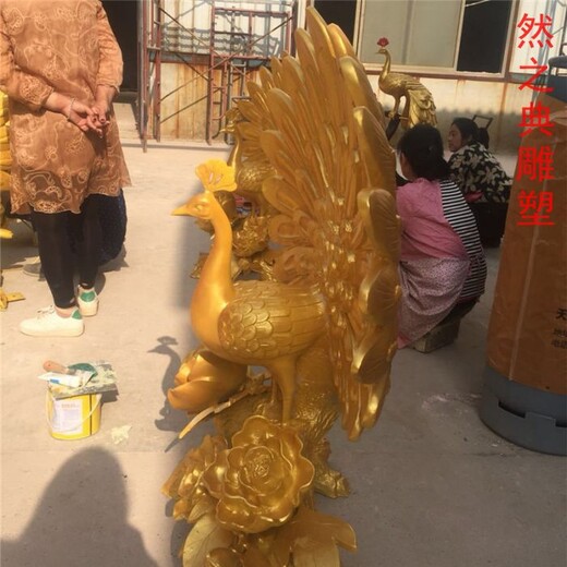 選用體育孔雀雕塑價(jià)格-陸地擺件-景區孔雀雕塑