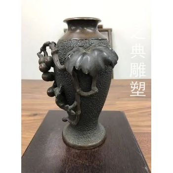 预定社区铜花瓶雕塑制作厂家-拉丝工艺-定制广场铜花瓶雕塑