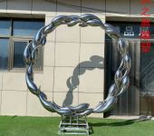 精选艺术圆环鱼雕塑工厂-白钢构件-生产圆环鱼雕塑标志
