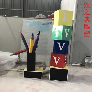 鉛筆雕塑廠家鉛筆拱門藝術(shù)造型不銹鋼景觀建筑